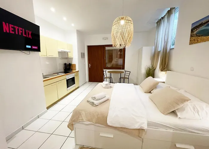 Apartments Monika Bed&Breakfast 145