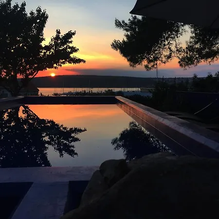 Apartments Monika Bed&Breakfast 145 Punat Exterior foto